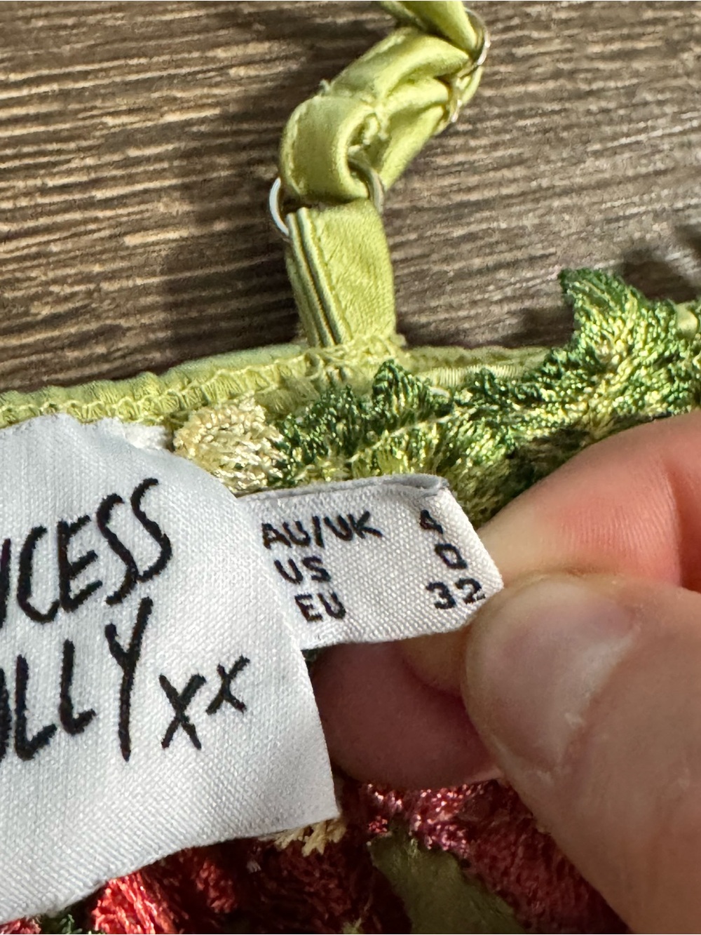 Princess Polly Enchante To Meet You Green Floral Embroidered Satin Cami Top Sz 0 - Picture 4 of 15